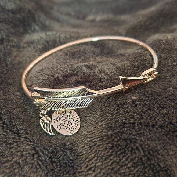 Gold Arrow Charm Bangle Bracelet Follow Your Heart Inspirational Quote NEW - Picture 2 of 3